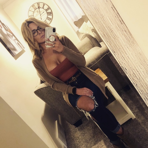 ✨Meet your poshmark closet owner✨ - Picture 7 of 8